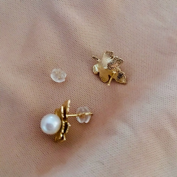 Freshwater Pearl Stud Earrings - Picture 4 of 8